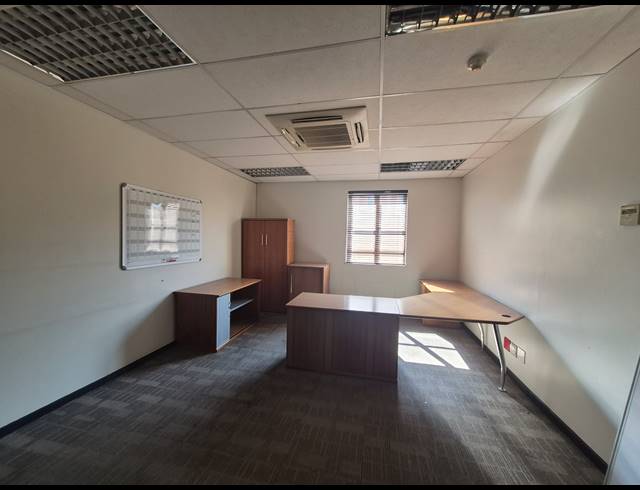 911M² OFFICE TO LET IN SANDTON CENTRAL